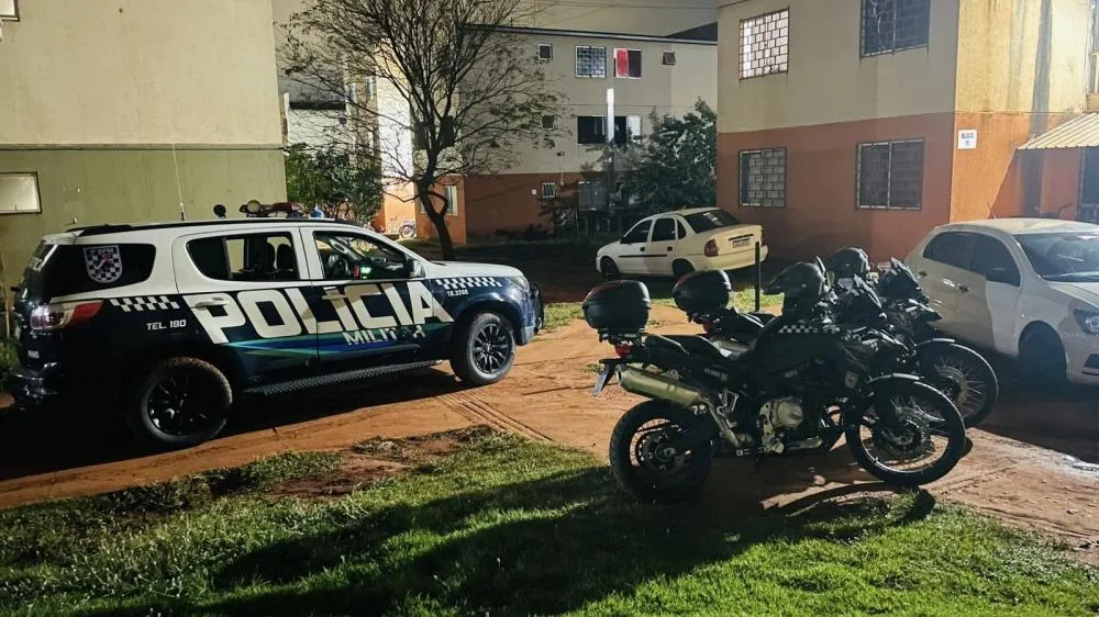 Ação conjunta da Força Tática e GETAM terminou com dupla presa por tráfico de drogas no Novo Oeste em Três Lagoas (Foto: Divulgação / Polícia Militar)