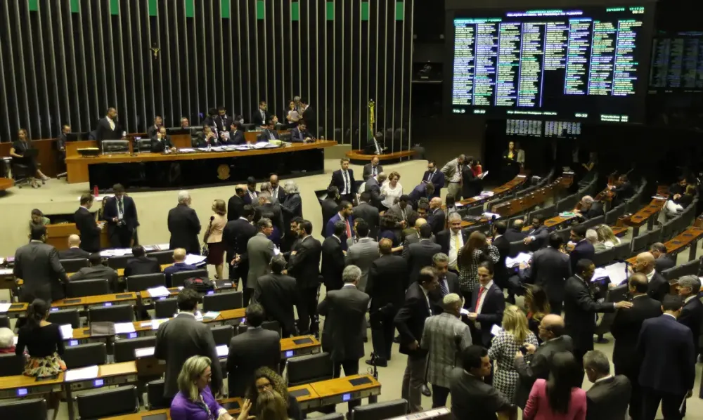 Congresso derruba veto e municípios inadimplentes poderão receber recursos federais