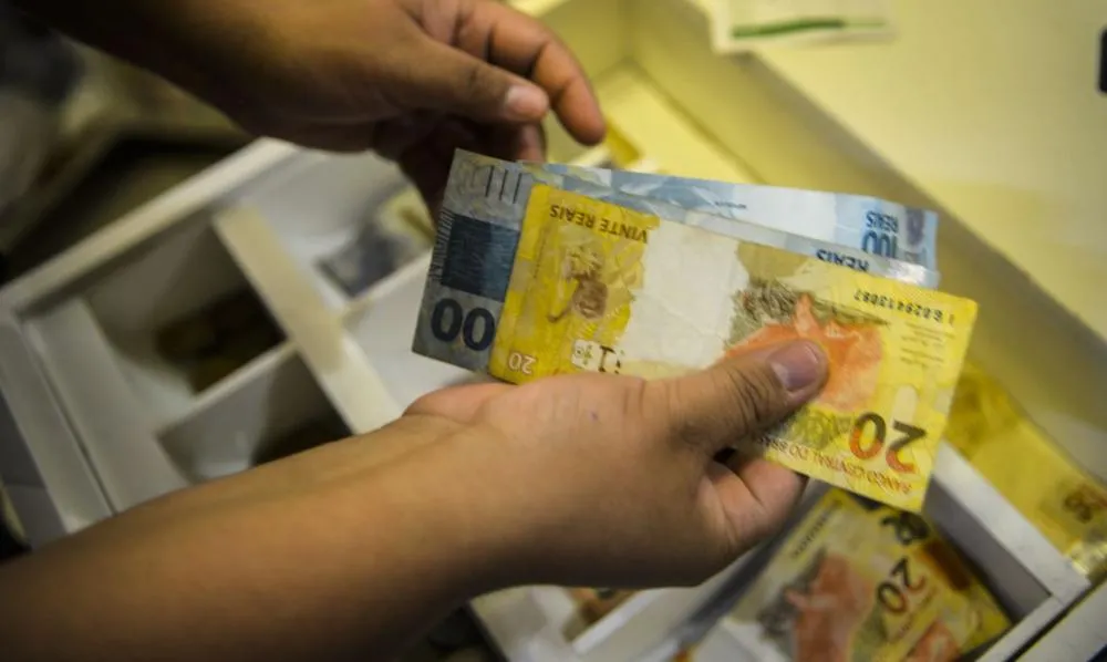Programa Novo Desenrola já renegociou quase R$ 12 bilhões em dívidas e beneficiou mais de 1 milhão de brasileiros em todo o país (Foto: Marcello Casal Jr / Agência Brasil)