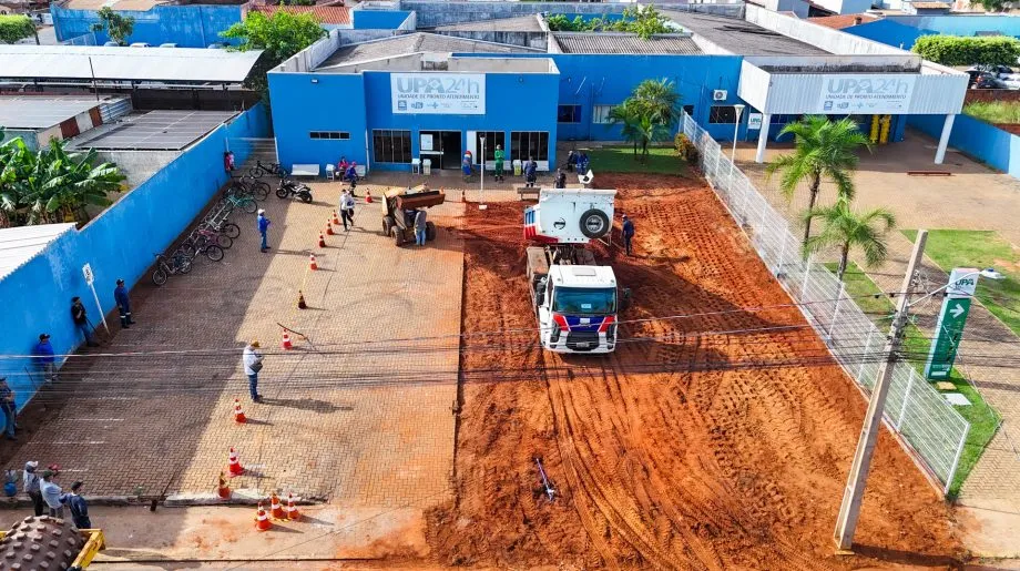 Prefeitura de Três Lagoas amplia vagas de estacionamento em frente à UPA 24h com pavimentação executada por equipe própria (Foto: Prefeitura de Três Lagoas)