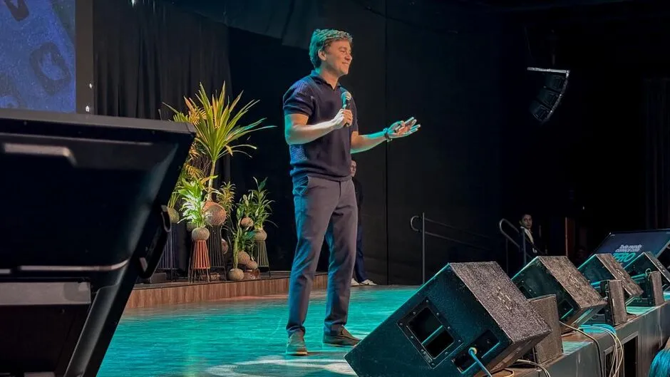 Nikolas Ferreira participou da Know How Experience e falou sobre comunicação e redes sociais em Campo Grande (Foto: Marco Codignola / TopMídiaNews)