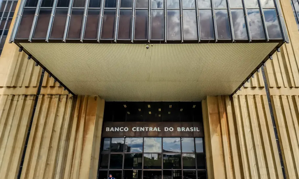 Mercado eleva previsão da inflação para 5,04% em 2026, aponta Banco Central