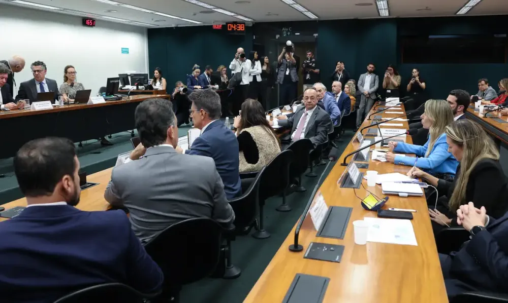 Comissão especial da Câmara adiou votação da PEC que prevê o fim da escala 6x1 e redução da jornada de trabalho (Foto: Lula Marques / Agência Brasil)