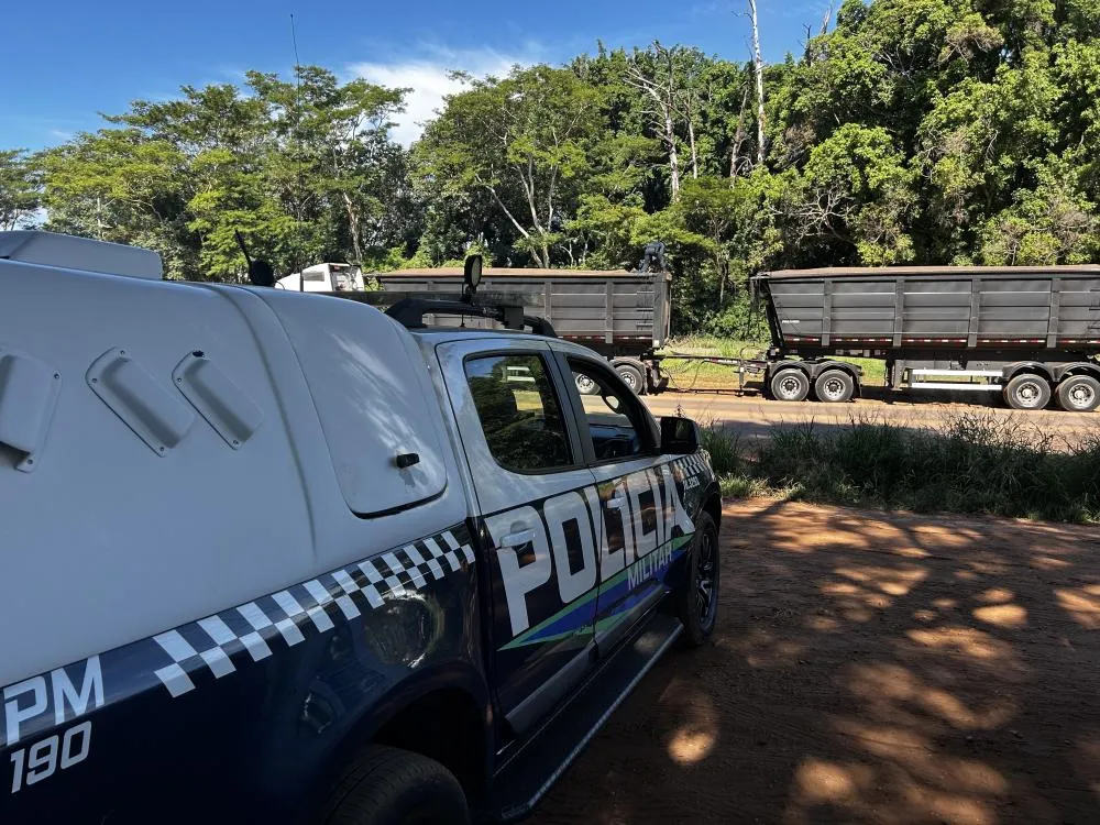 Suspeita de irregularidades em carretas mobiliza Polícia Militar e motorista acaba preso no Júpia em Três Lagoas