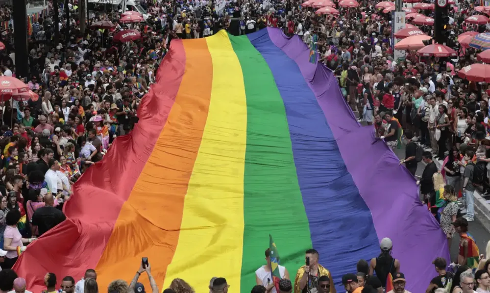 Parada LGBT+ de São Paulo enfrenta queda de patrocínio e ameaça de sair das ruas