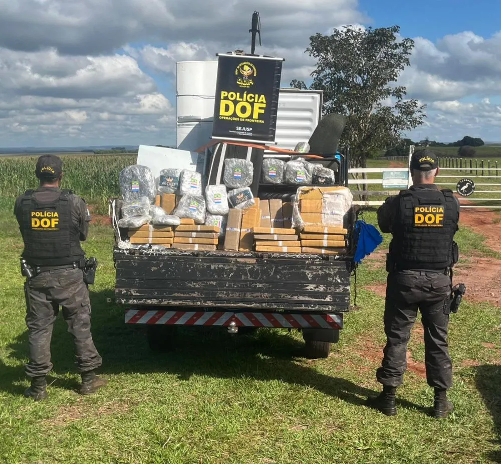 DOF apreende mais de meia tonelada de drogas escondidas em caminhão de mudanças em Dourados
