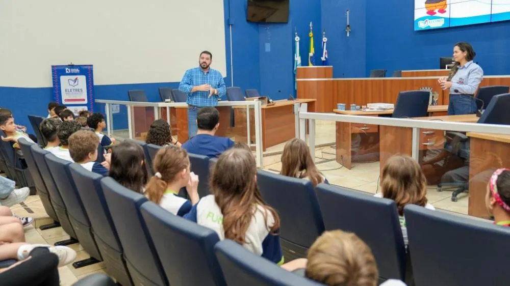 Alunos da Funlec participam de visita guiada e conhecem funcionamento da Câmara de Três Lagoas