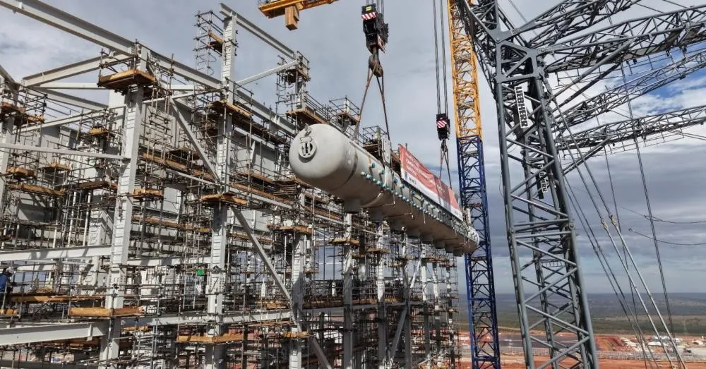 Arauco instala equipamento de 300 toneladas na maior caldeira de recuperação do mundo em Inocência
