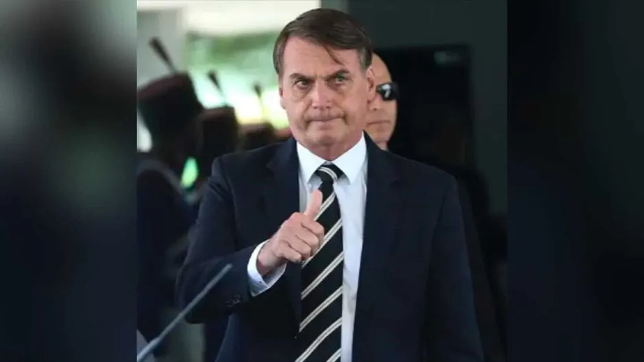 Nunes Marques abre prazo para PGR em ação que busca reverter condenação de Bolsonaro