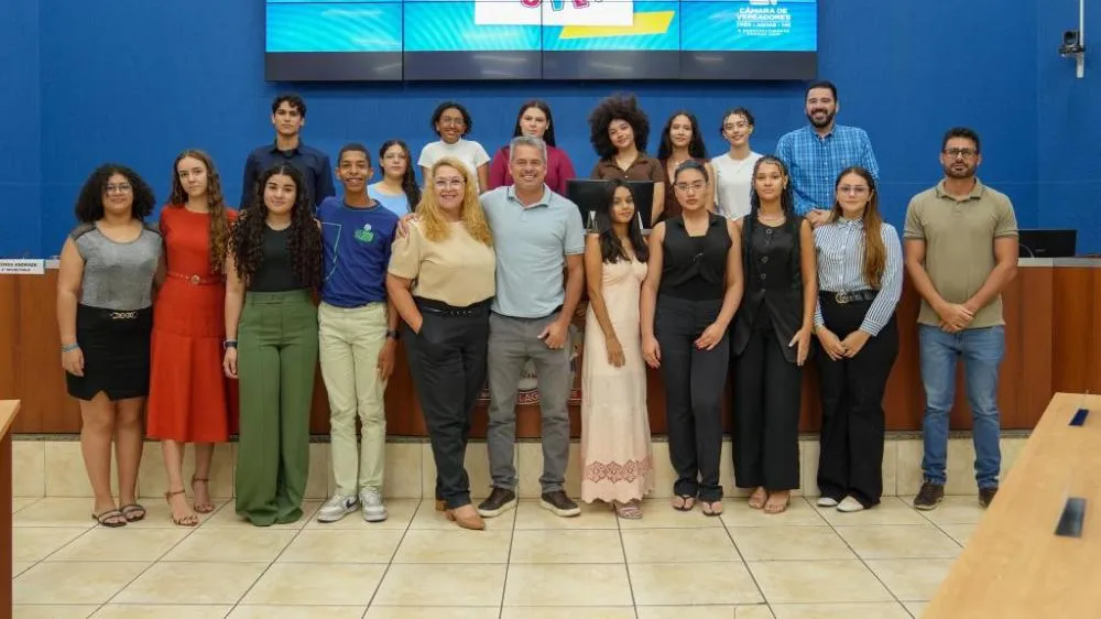 Jovens vereadores apresentaram projetos e indicações durante a primeira sessão do Parlamento Jovem 2026 em Três Lagoas (Foto: Marcelo Fefin / Câmara Municipal)