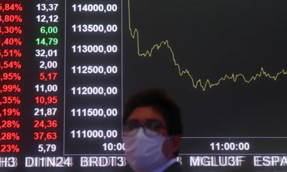Ibovespa registrou o pior resultado mensal desde 2023, enquanto o dólar voltou a fechar acima de R$ 5 (Foto: Reuters/Amanda Perobelli)