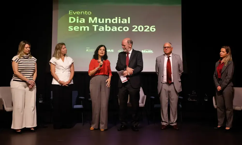INCA reforça alerta sobre cigarros aromatizados e dispositivos eletrônicos utilizados por adolescentes e jovens (Foto: Tânia Rêgo / Agência Brasil)