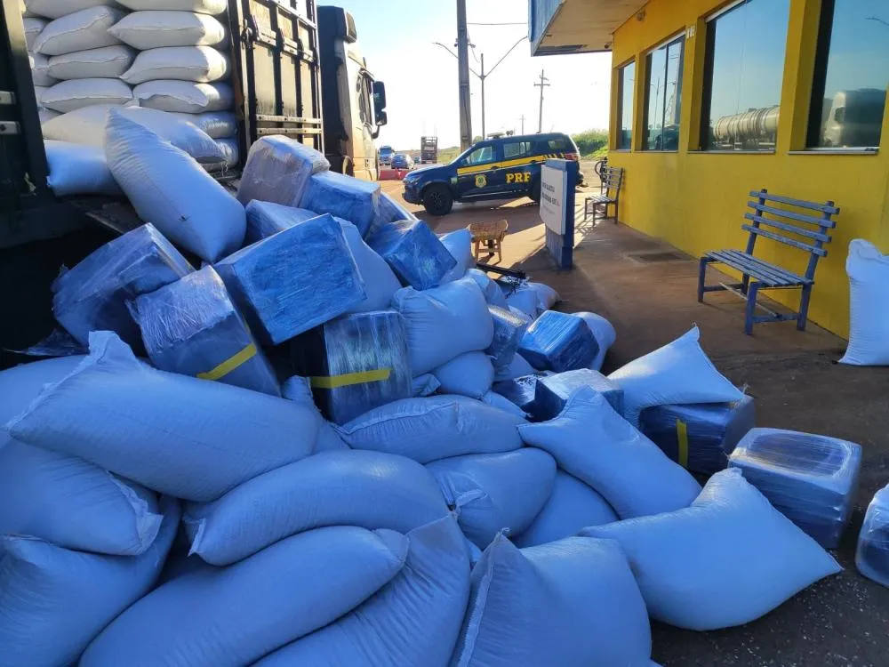 PRF intercepta carregamento de quase 5 toneladas de maconha e prende motorista em Três Lagoas