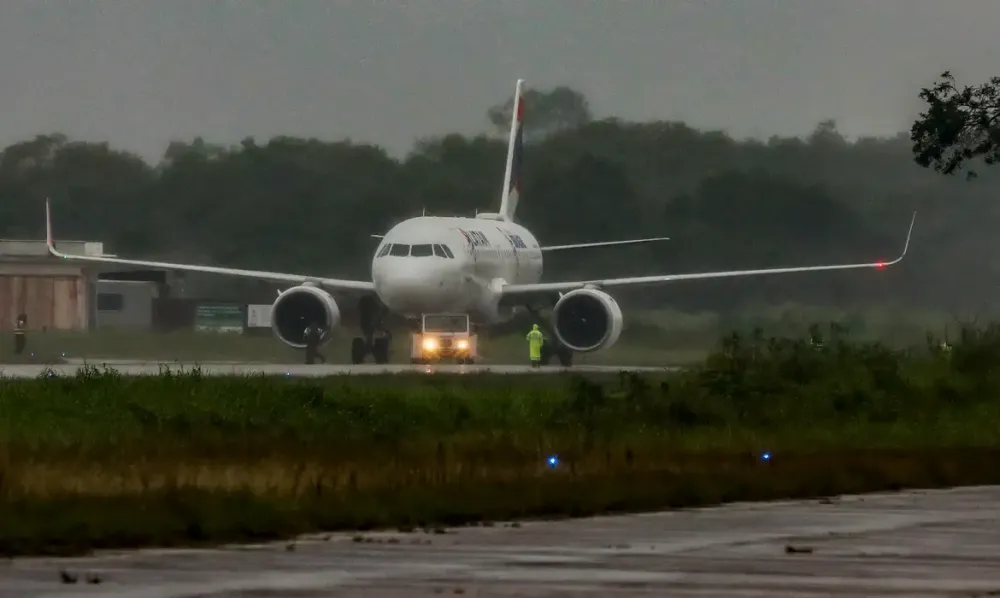 Falha operacional paralisa pousos e decolagens em aeroportos de São Paulo