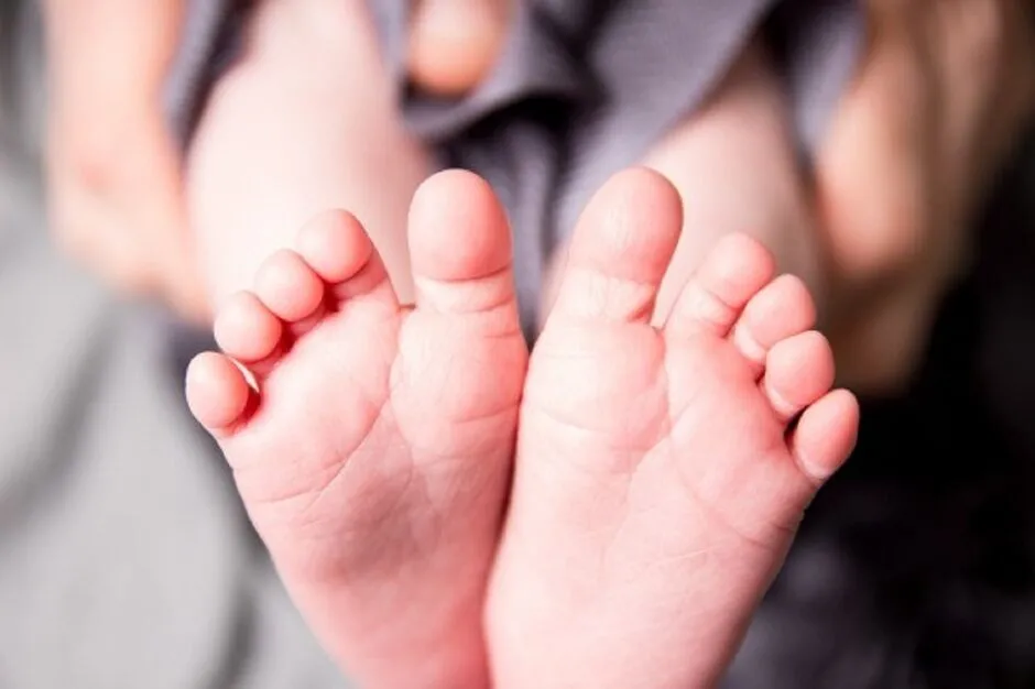 Bebê de 1 ano morre após queda durante brincadeira dentro de casa em Santa Rita do Pardo