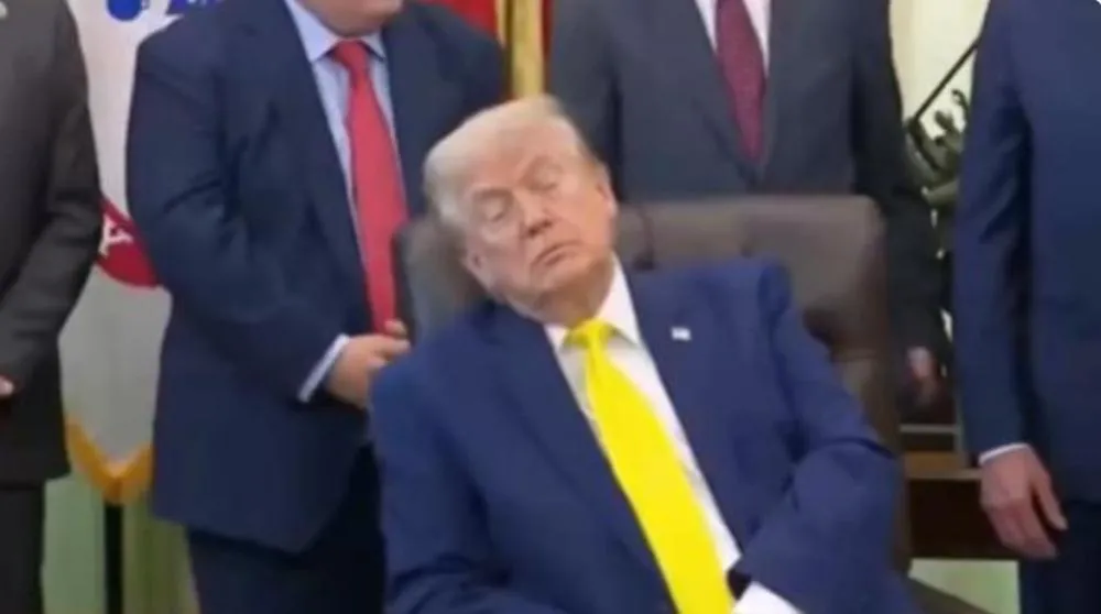 Donald Trump foi alvo de críticas e ironias após vídeo mostrar o presidente com os olhos fechados durante coletiva no Salão Oval da Casa Branca. (Foto: Divulgação)