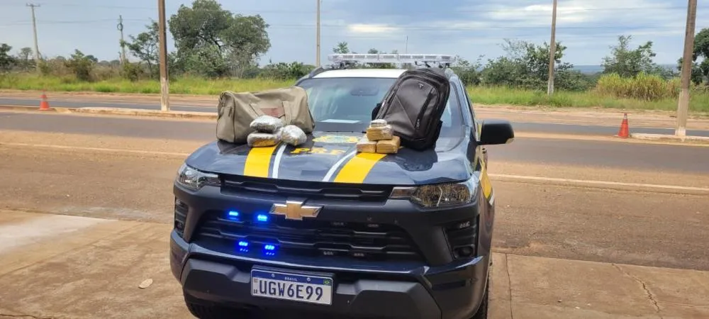Duas mulheres são presas pela PRF transportando drogas em carro de aplicativo na BR-262 em Água Clara 