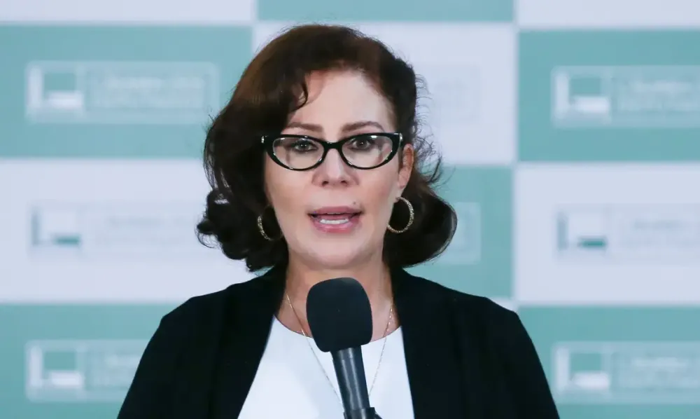 Justiça italiana nega extradição de Carla Zambelli e aponta dúvida sobre imparcialidade de Moraes