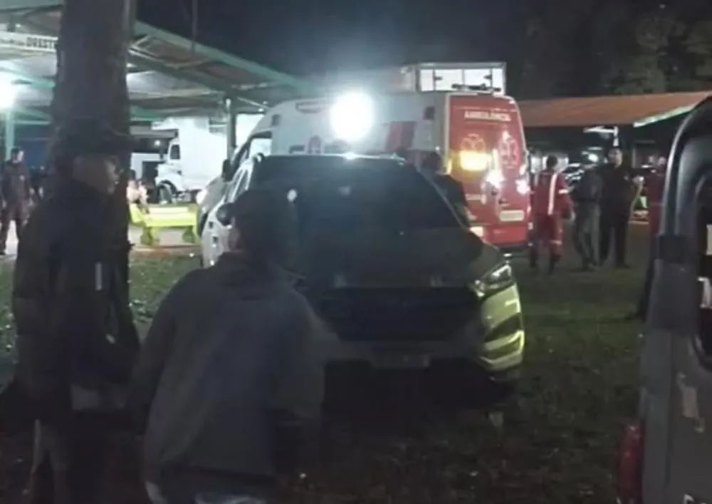 Um jovem de 18 anos foi esfaqueado no pescoço durante a madrugada deste doming, na Expotrês, em Três Lagoas (Foto: Cedida / 24h News MS)