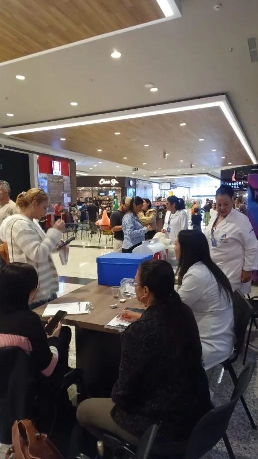 Ação de vacinação realizada no Shopping Três Lagoas aplicou 151 doses contra a Influenza e reforçou a importância da imunização durante o período de maior circulação de vírus respiratórios. (Foto: Divulgação/Prefeitura de Três Lagoas)
