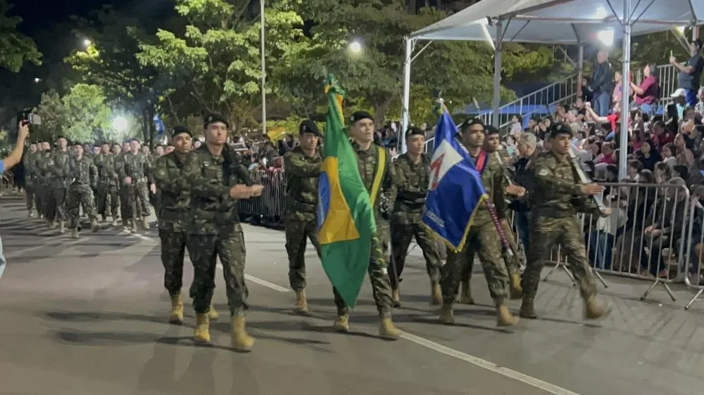 Desfile dos 111 anos reúne milhares de pessoas e emociona Três Lagoas