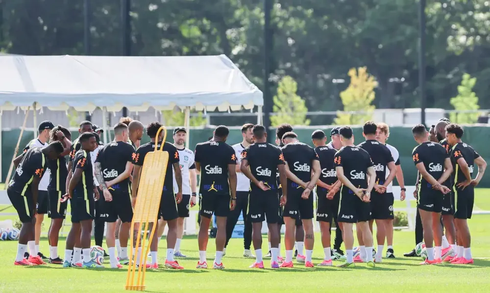 Brasil encerra preparação para enfrentar o Haiti e Ancelotti mantém mistério sobre escalação