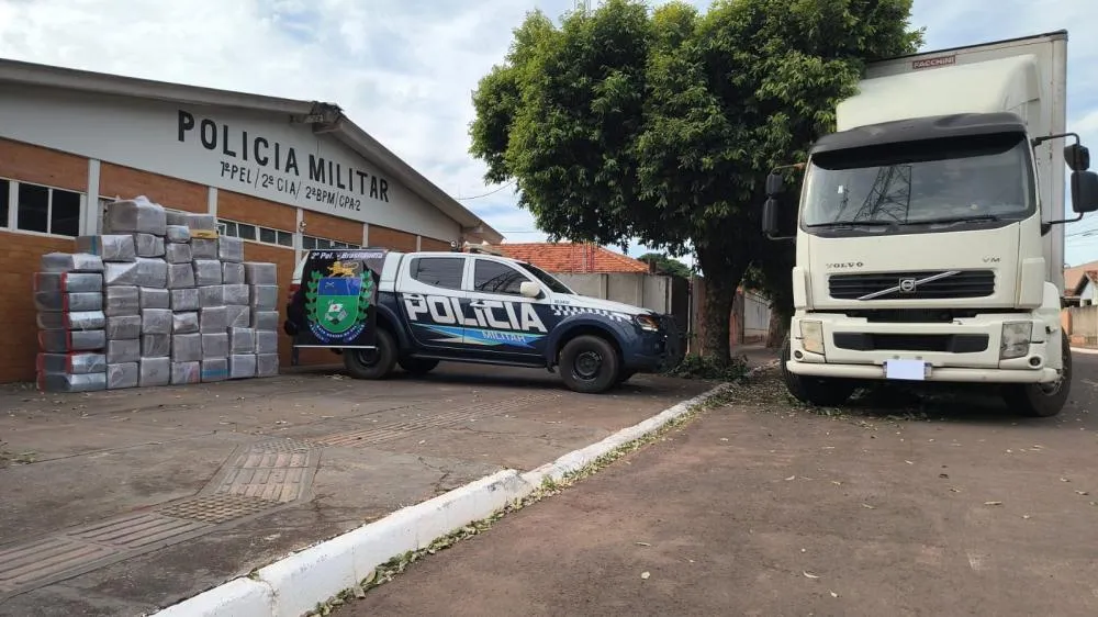 Polícia Militar apreendeu mais de 1,5 tonelada de maconha escondida em caminhão durante fiscalização realizada em Brasilândia. (Foto: Divulgação/PMMS)