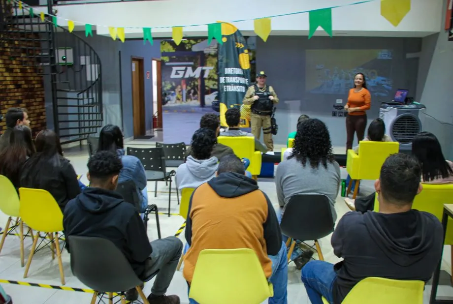 DEPTRAN leva palestra sobre segurança no trânsito a empresa de Três Lagoas