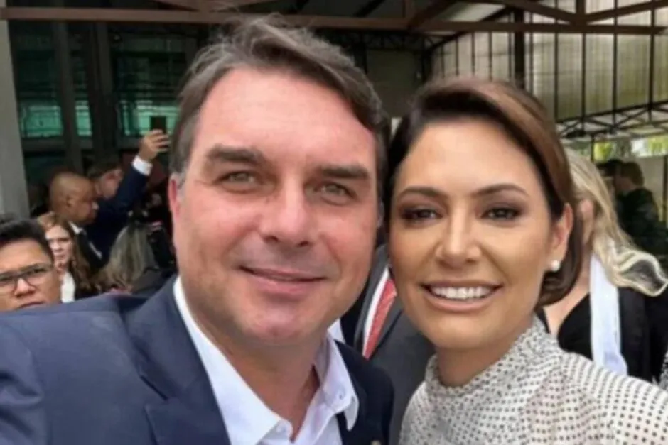 Análise política avalia que divulgação de vídeo envolvendo Michelle e Flávio Bolsonaro buscou conter desgaste da família. (Foto: Reprodução )