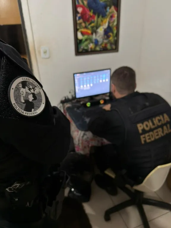 Policiais federais da Delegacia da Polícia Federal de Três Lagoas cumpriram mandado de busca e apreensão durante a Operação Escudo de São Miguel V, em Água Clara, resultando na prisão em flagrante de um suspeito. (Foto: Polícia Federal)