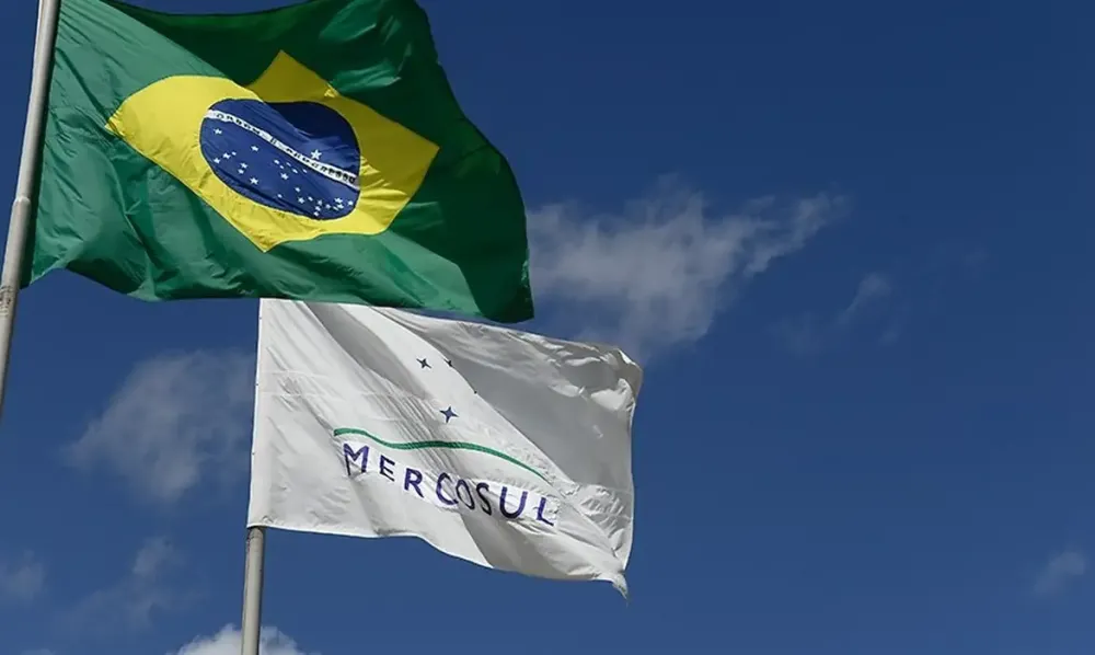 Líderes dos países do Mercosul participam da 68ª Cúpula do bloco, realizada nesta terça-feira (30), em Assunção, no Paraguai. (Foto: Marcos Oliveira/Agência Senado)