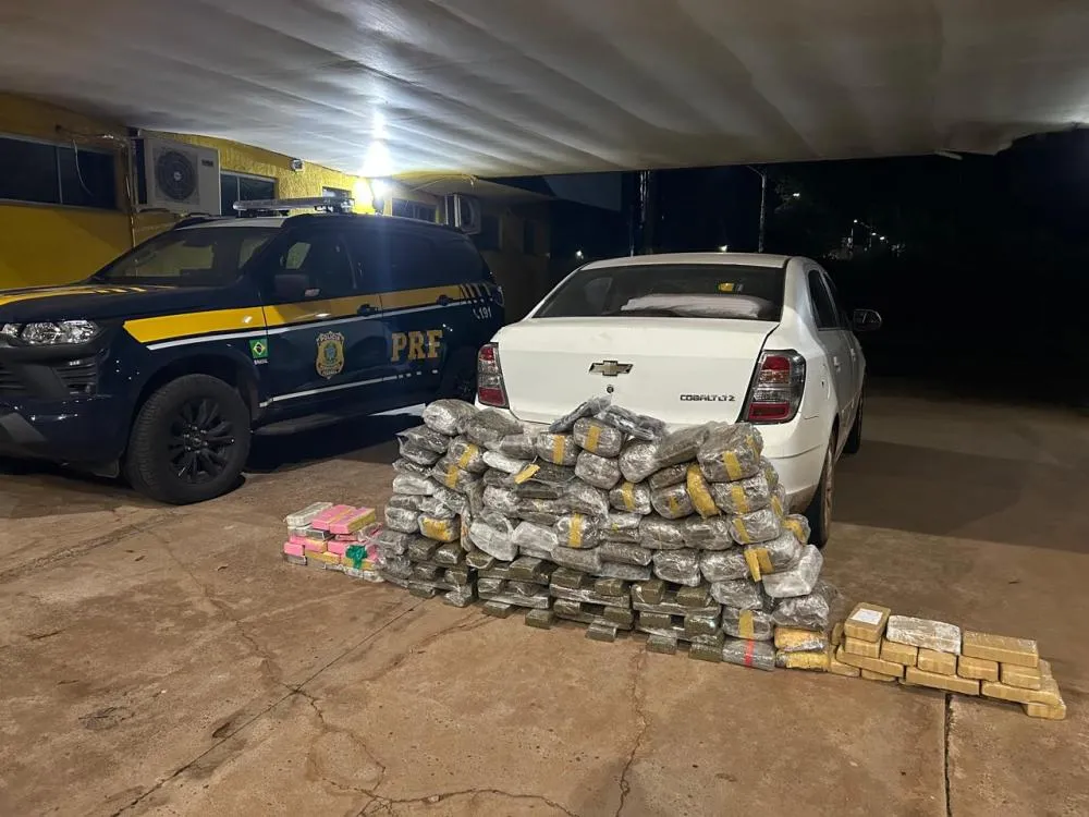 Casal é preso com 132 kg de drogas e bebê de 2 meses durante abordagem em Água Clara