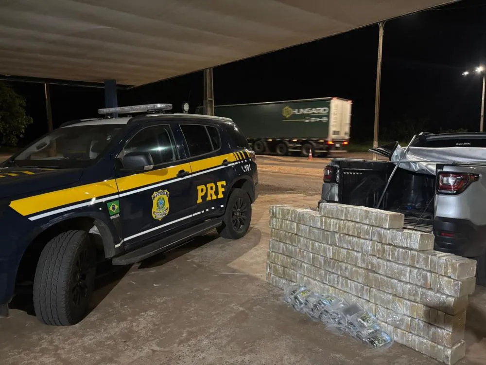 Mais de 320 quilos de cocaína e haxixe foram encontrados escondidos em nobreaks durante fiscalização da PRF na BR-262, em Água Clara. (Foto: PRF)