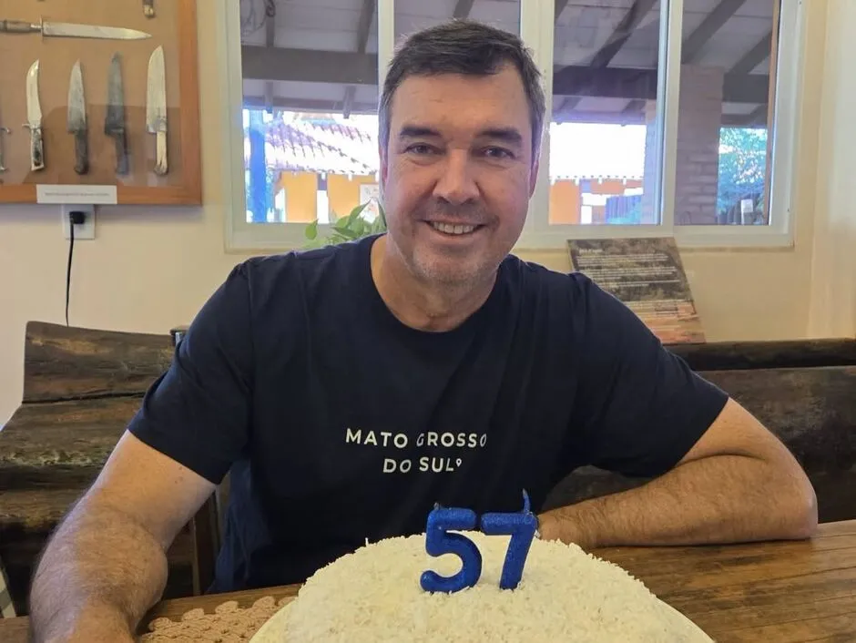 Aliados utilizaram as redes sociais para homenagear Eduardo Riedel durante o aniversário de 57 anos do governador. (Foto: Redes Sociais)