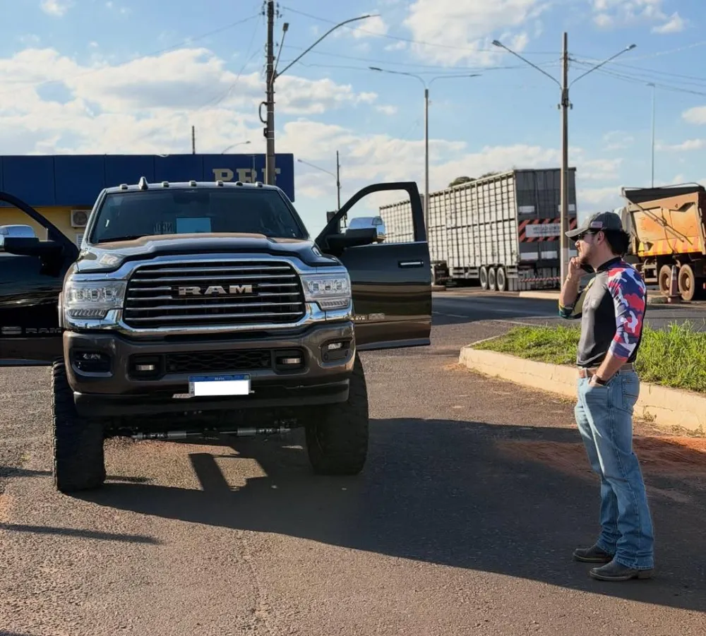 Influenciador Rincon tem caminhonete apreendida pela PRF em MS por irregularidade no sistema ARLA