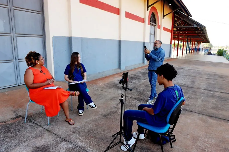 Alunos da Escola Estadual Bom Jesus conhecem a história de Três Lagoas em visita à Diretoria de Cultura da SETURC