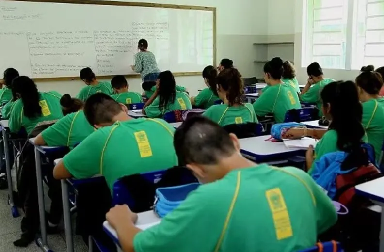 Autorizado concurso público com 2.000 vagas para professores da Rede Estadual de Ensino