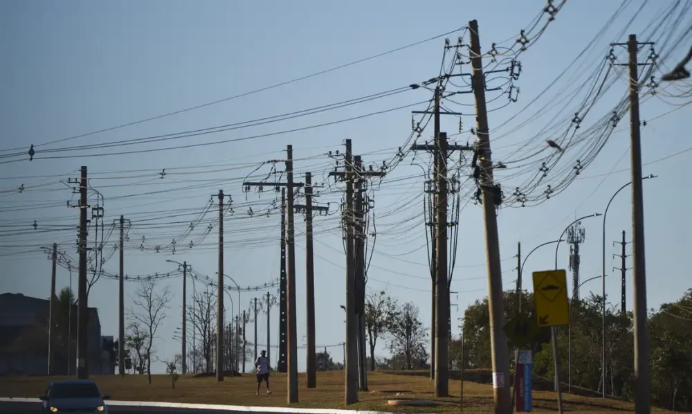 Número de acidentes com a rede elétrica cresceu no Brasil em 2025
