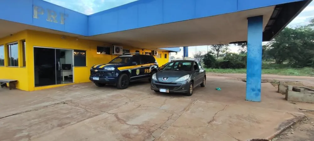 Motorista é preso pela PRF com 2,4 kg de haxixe escondidos em veículo, na BR-262 em Água Clara