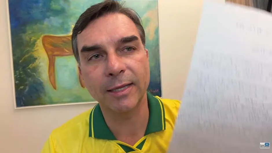 Flávio Bolsonaro chama Lula de 'verdadeiro inimigo' e convoca apoiadores para campanha