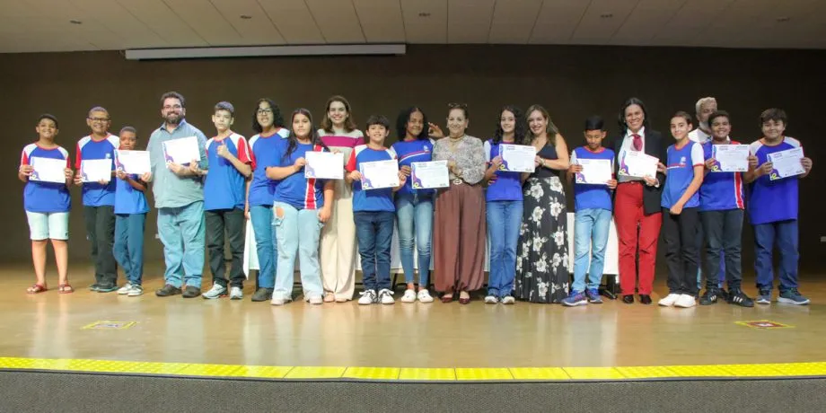 Mais de 1.000 estudantes da Rede Municipal de Ensino receberam certificados dos cursos de Robótica e Manutenção de Computadores do Programa Carreta Digital. (Foto: Prefeitura de Três Lagoas)