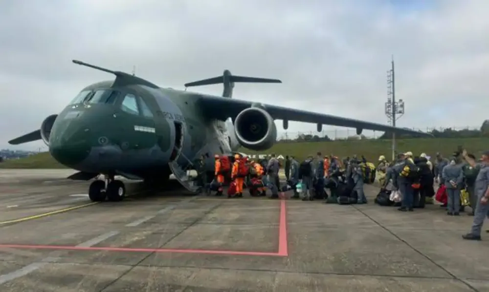 Avião da Força Aérea Brasileira transporta ajuda humanitária destinada à população de Cuba. (Foto: FAB/Divulgação)