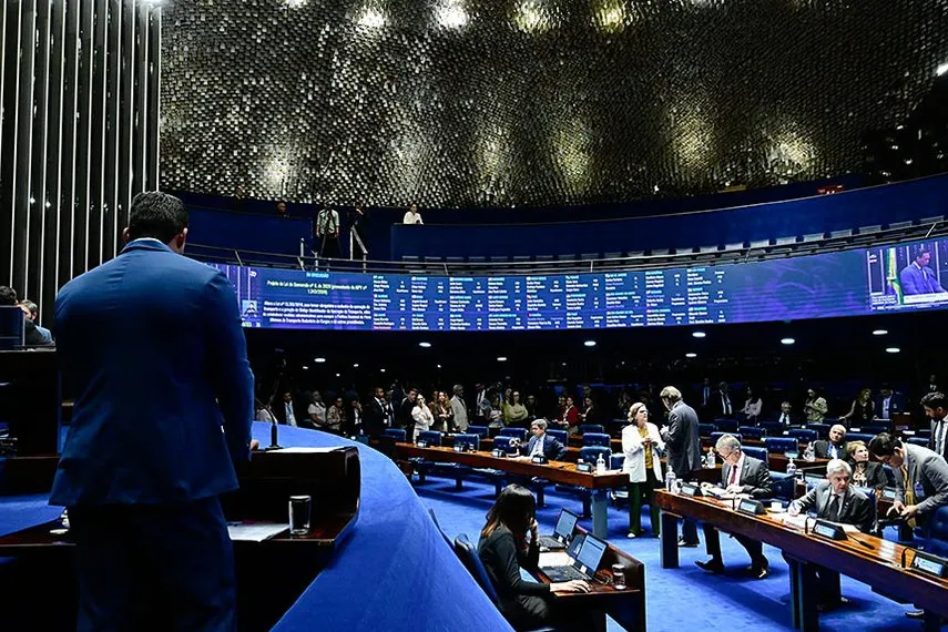 Senado aprova MP do Frete e retira piso salarial de R$ 5 mil para caminhoneiros