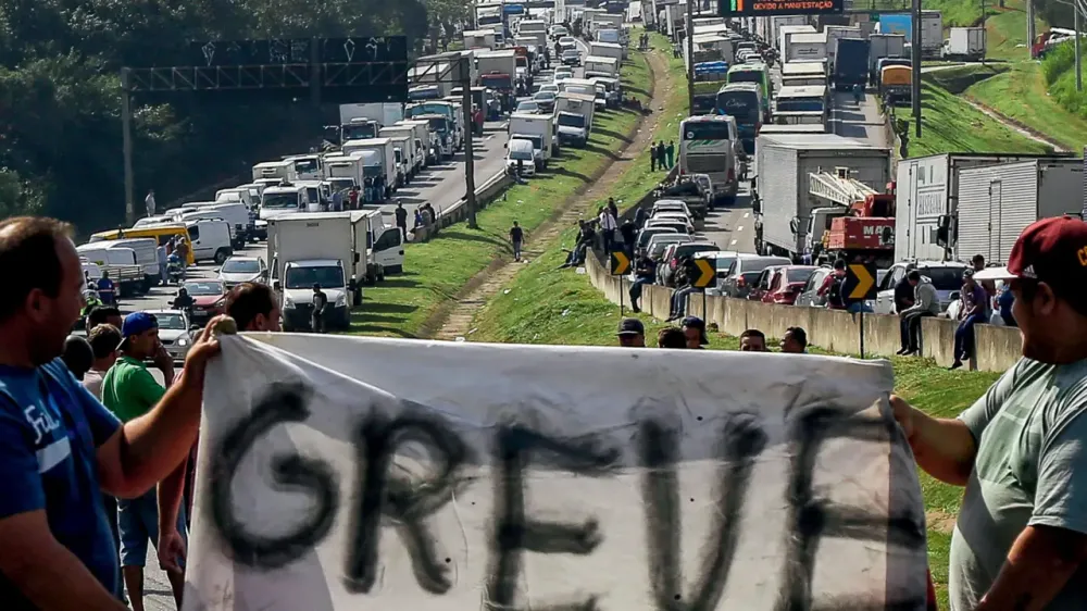 Mobilização de caminhoneiros começou em São Paulo e chegou a colocar Mato Grosso do Sul em estado de atenção. (Foto: Reprodução)