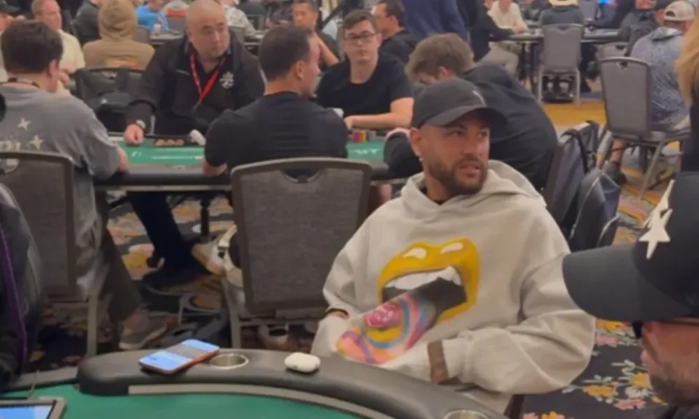 Neymar participou de torneio de pôquer nos Estados Unidos e virou alvo de comentários sobre sua dedicação ao jogo. (Foto: Reprodução)