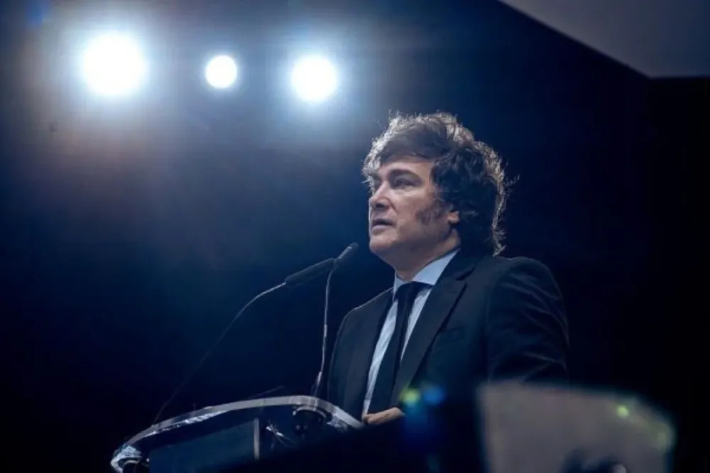 Javier Milei anunciou que a Argentina terá um feriado nacional para homenagear a seleção após o vice-campeonato da Copa do Mundo. (Foto: Gabriel Luengas/Europa Press via Getty Images)