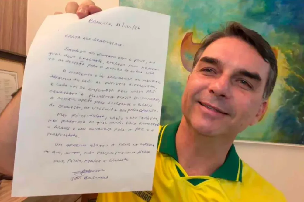 Flávio Bolsonaro durante agenda política; aliados afirmam que pesquisas mostram cenário mais equilibrado na disputa presidencial de 2026. (Foto: Divulgação)