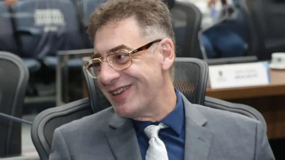 TRE-MS manteve a perda do mandato de Neno Razuk, que segue sem foro privilegiado e é alvo de mandado de prisão. (Foto: Wagner Guimarães/Alems)
