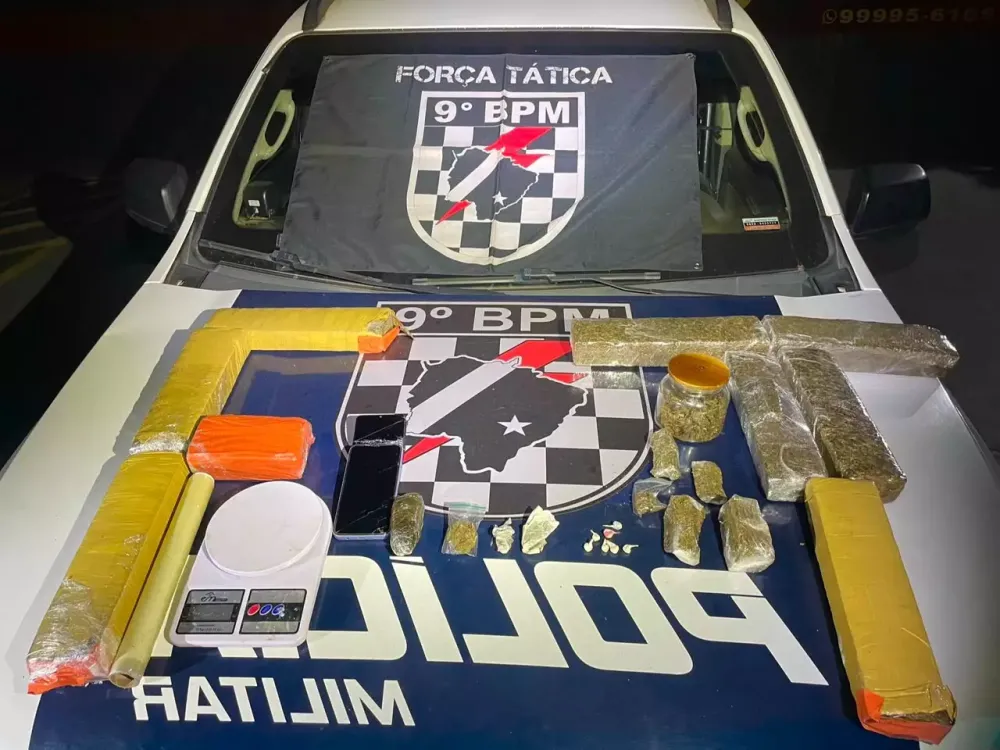 Força Tática apreendeu maconha e cocaína durante operação que terminou com dois presos em Campo Grande. (Foto: Divulgação/Polícia Militar)