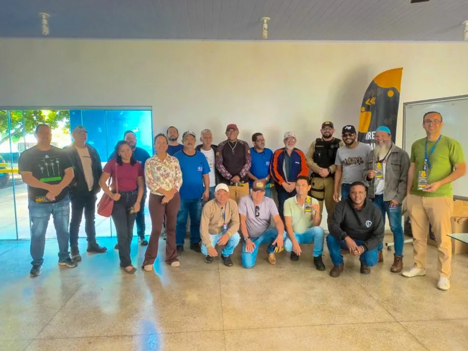 Motoristas da Secretaria Municipal de Assistência Social participaram de palestra sobre direção defensiva, legislação de trânsito e prevenção de acidentes. (Foto: Prefeitura de Três Lagoas)